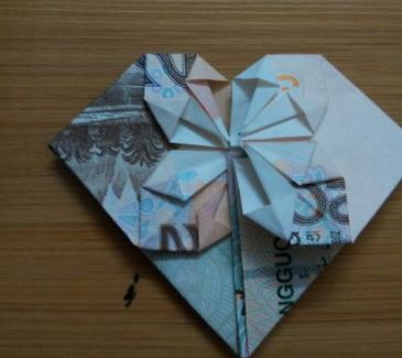 20元折纸爱心的方法|20元折纸爱心的方法图解-纸币爱心