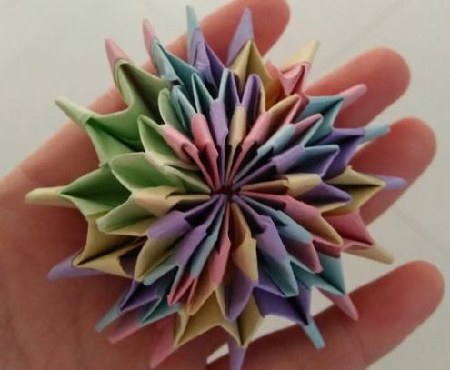 简单又漂亮的折纸烟花