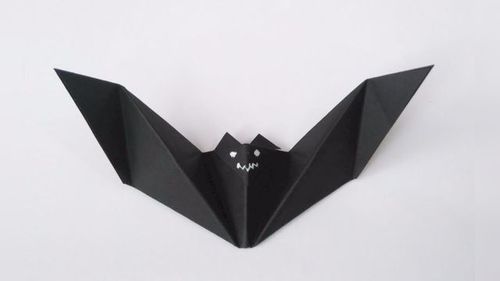 它是隐匿在暗夜中的精灵教你折纸蝙蝠翅膀还会动噢