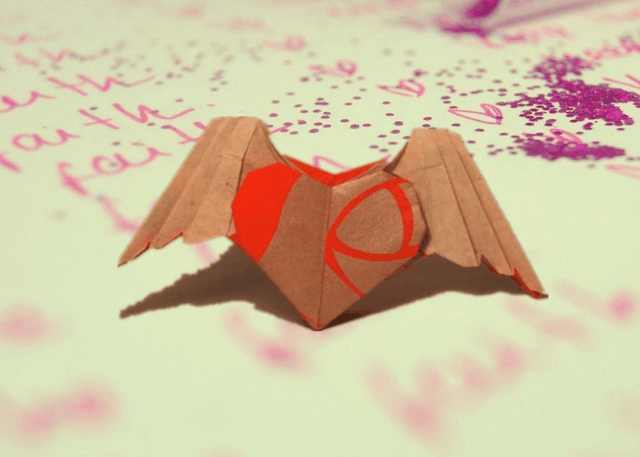 带翅膀的心手工折纸步骤详解 学会折会飞的爱心