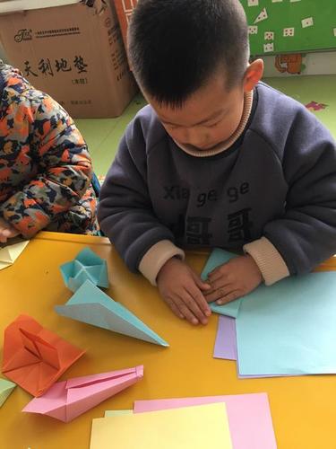 幼儿园折纸比赛照片