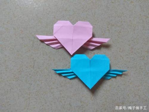 手工折纸带翅膀的爱心怎么折折法很简单一张纸就能折