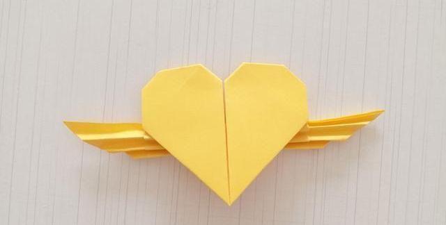 幼儿园简单折纸小手工用彩色卡纸折一个带翅膀的爱心教程