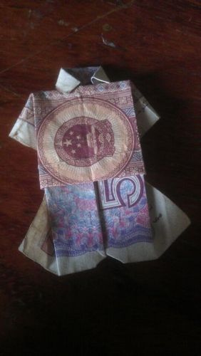 钱折衣服的方法折纸