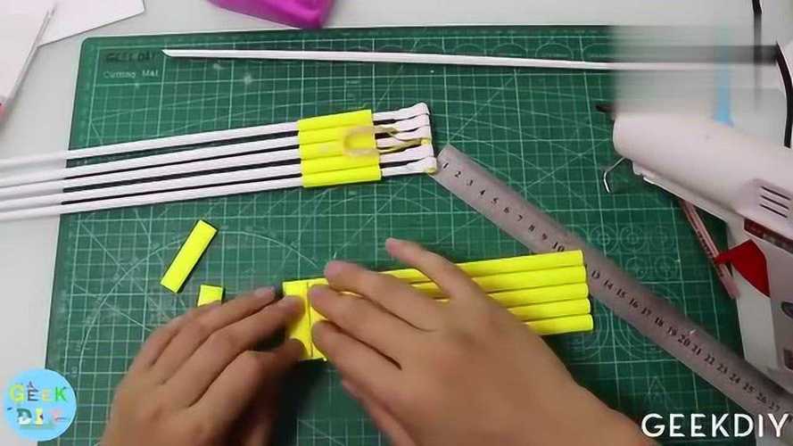 帅气的可伸缩袖剑折纸看一遍就可以学会手工折纸视频