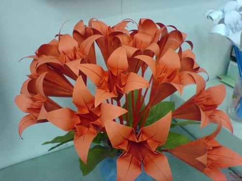 折纸百合花叶子的折法