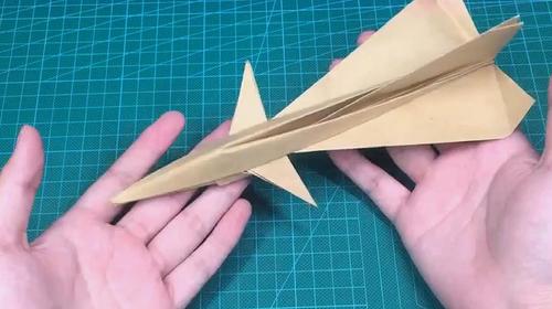 手里的回旋纸飞机设计者简直脑洞大开 服务升级 15创意折纸玩具制作