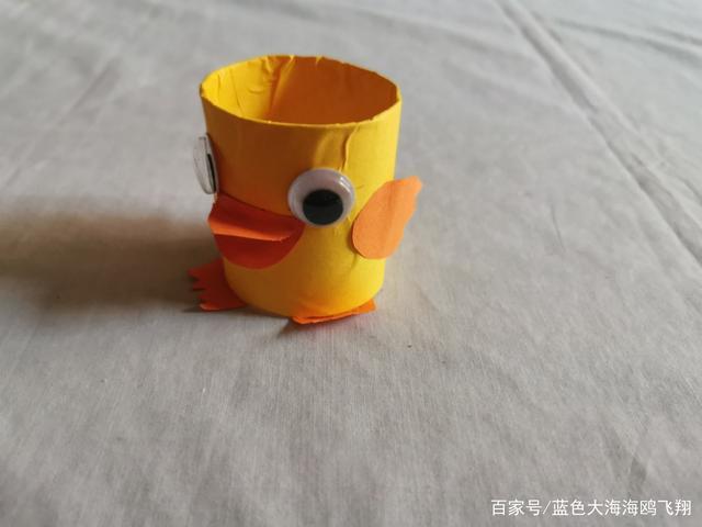 手工折纸用废旧的纸筒做一个可爱的小鸭子很简单的哦呱呱呱