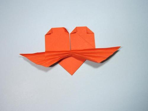 儿童手工折纸心带翅膀的爱心折纸步骤图解