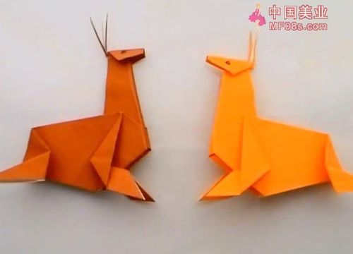 这里纸艺网向大家推荐的这个手工折纸制作教程为一个儿童折纸小鹿