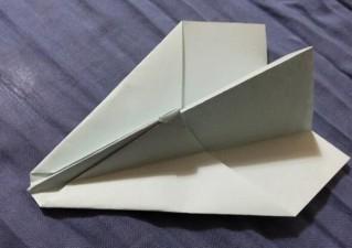 纸飞机的折纸教程 简单的折纸飞机步骤图解