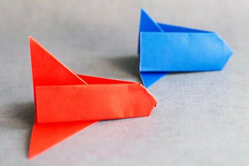 儿童折纸航天飞机的折法步骤图解