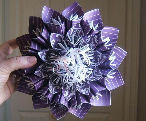 独特的纸折花制作教程不是传统的折纸制作而是许多简单的折纸单元的