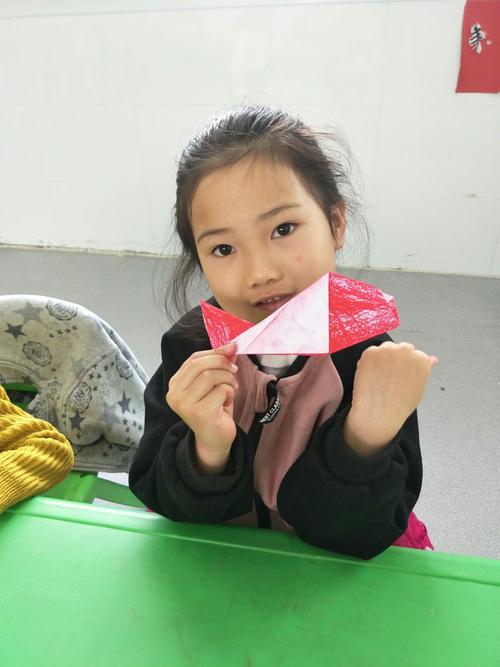青竹小学附属幼儿园大班美术活动鱼折纸