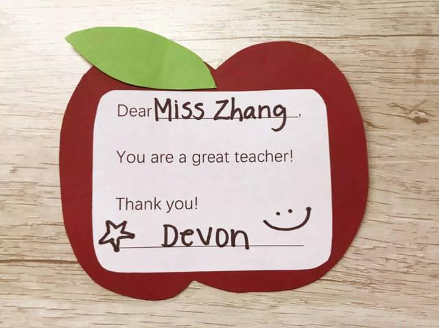 apple craft 就是美国教师节的贺卡 并写上祝福语送给老师 小
