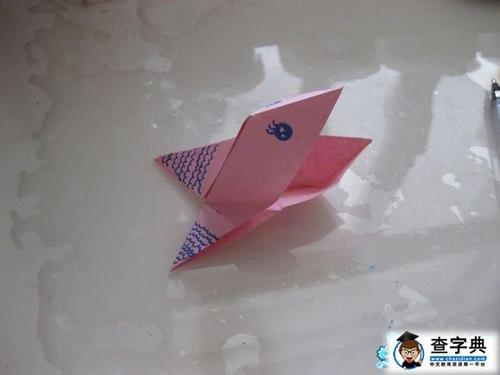 折纸鱼大全 图解-简单有趣的大嘴鱼幼儿折纸-查字典幼儿网