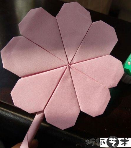 折纸方法diy手工制作简单漂亮小编要和大家制作一朵八叶四叶草哦