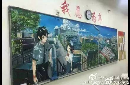 fm丨16岁女高中生酷似刘亦菲比颜值更可怕的是她画的黑板报