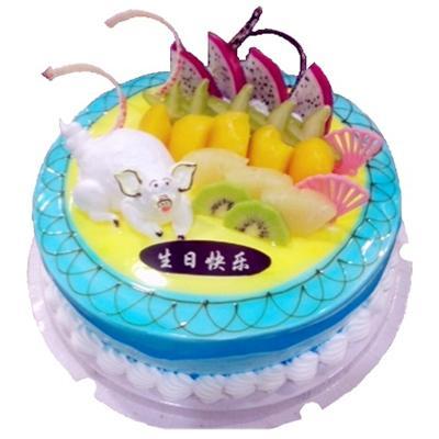 蛋糕表面用各种时令水果装饰生肖为猪 包 装购买蛋糕附送贺卡刀叉