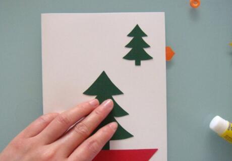 圣诞贺卡的制作方法 准备材料硬纸板双面胶胶棒纽扣亮片