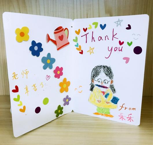 张贺卡代表了宝贝们一份份心意 一幅幅绘画代表了宝贝们眼中的老师