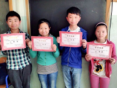 意大利中文学校举办手抄报比赛童心共绘中国梦