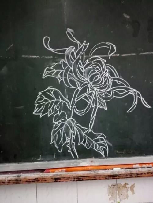 黑板报主题是傲幽坚淡代表的是花中四君子梅兰竹菊的四种品质