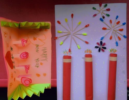 新年贺卡一串串红彤彤的灯笼一幅幅门联窗花孩子们和爸爸妈妈独出