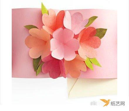 使用手工剪纸制作花瓣贺卡的方法