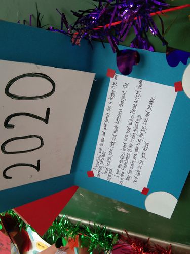 中方县芙蓉学校元旦迎新年英语贺卡制作赛 写美篇一张张小小的贺卡
