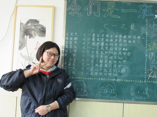 近日郑州市经纬中学七年级各班在政教处的组织下开展了黑板报系列