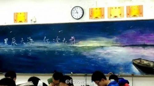 16岁高二女生把黑板报画成了一道风景 高颜值酷似刘亦菲