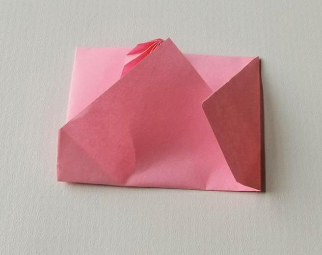 下面介绍的是信封的手工折纸方法.具体diy方法请参考下面的图示教程.