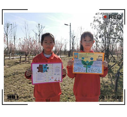 金明小学四8班的同学们精心准备了爱护花草树木保护环境的手抄报