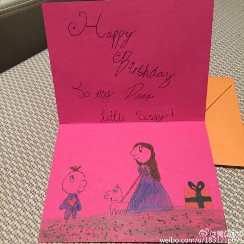 12月20日黄磊庆祝小女儿两周岁的生日在晒出一张多多制作的生日贺卡