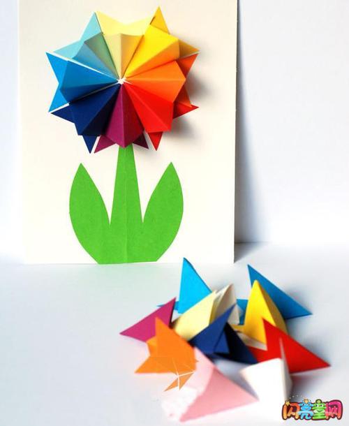 导语利用折纸我们可以制作漂亮的立体花朵感恩节贺卡.