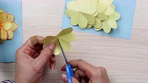 元旦幼儿园手工作业怎么做立体贺卡花朵