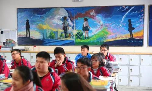 上海中学生画的黑板报简直绝了新海诚阴阳师什么风格都有