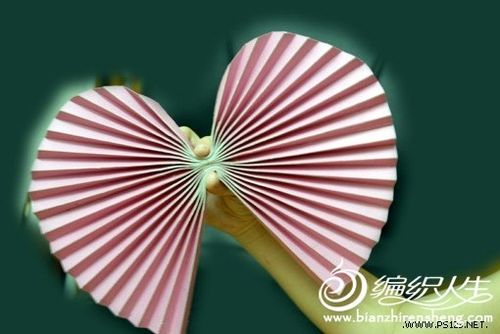 手工小制作 漂亮的心型折纸扇子制作教程