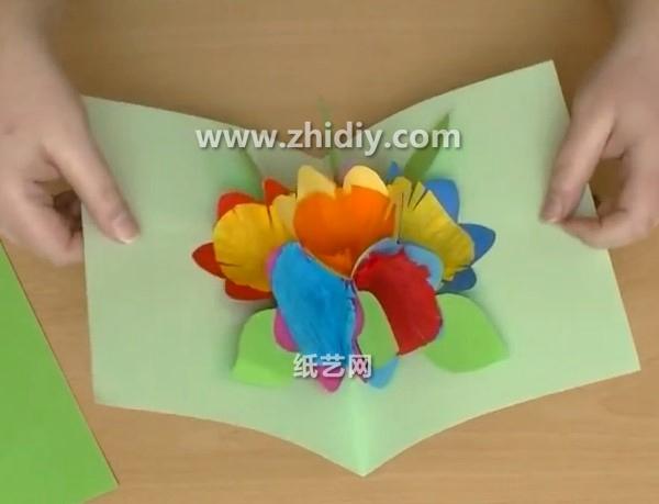 网这里向大家推荐的这个手工纸艺花的制作教程实际上是一个手工贺卡