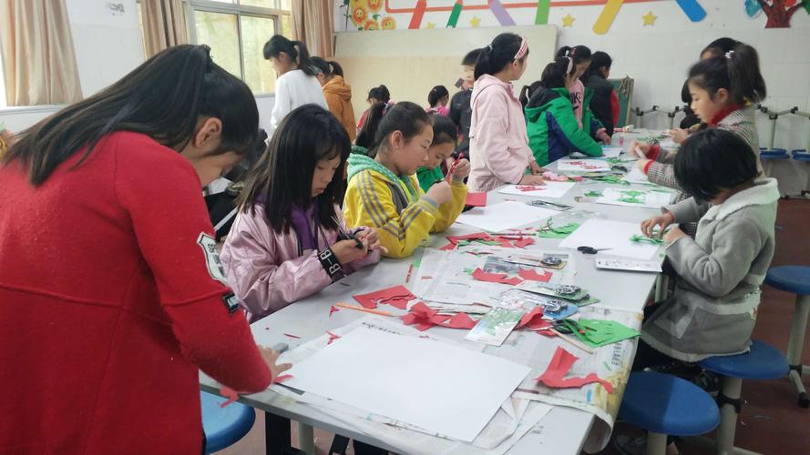 通许县实验小学巧手艺剪纸社团活动剪影